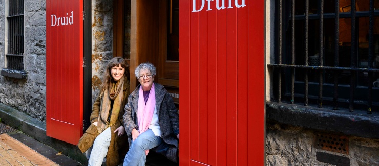 Katie O’Halloran The 2021 2022 Recipient Of Druid’S Marie Mullen Bursary And Druid’S Artistic Director Garry Hynes On Druid Lane In Galway Image By Declan Colohan 3