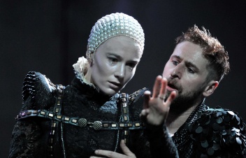 A production photo featuring Siobhán Cullen and Aaron Monaghan in DruidShakespeare: Richard III.