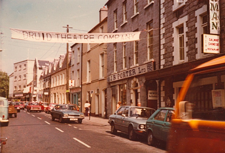 <p>A banner across Dominick Street in 1977 advertising Druid's temporary venue, the Fo'Castle, a space behind the Coachman Hotel.</p>
		
